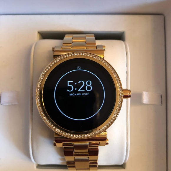 Sofie Pave Micheal Kors smartwatch - Picture 4 of 5